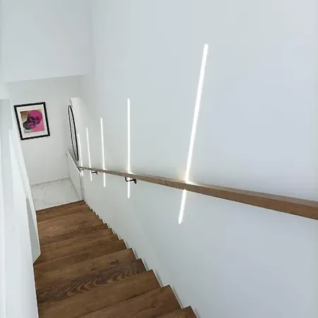Apartment Elite - Art Collection - Andy *