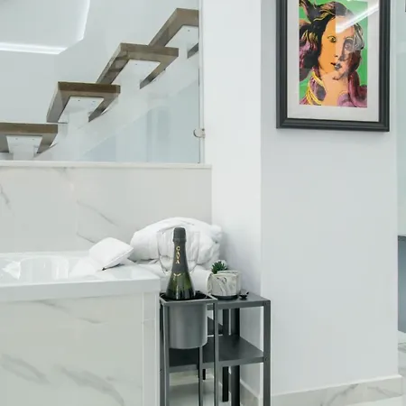 Elite - Art Collection - Andy דירה מרידה