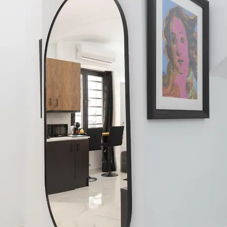 Apartment Elite - Art Collection - Andy *