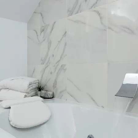 Elite - Art Collection - Andy דירה