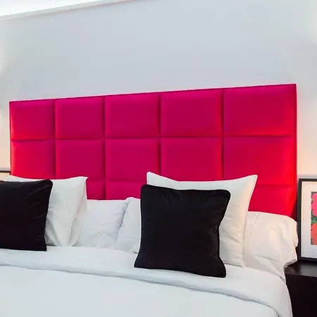 Apartment Elite - Art Collection - Andy *