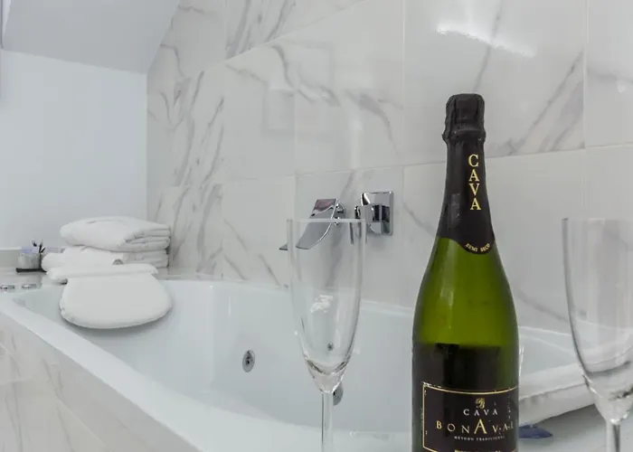 Apartment Elite - Art Collection - Andy *