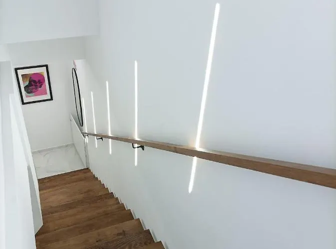 Apartment Elite - Art Collection - Andy *